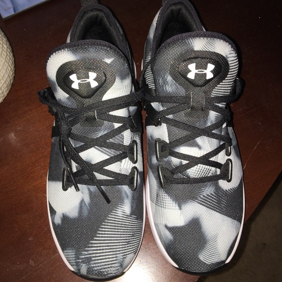 Size 6 1/2 - Picture 1 of 4